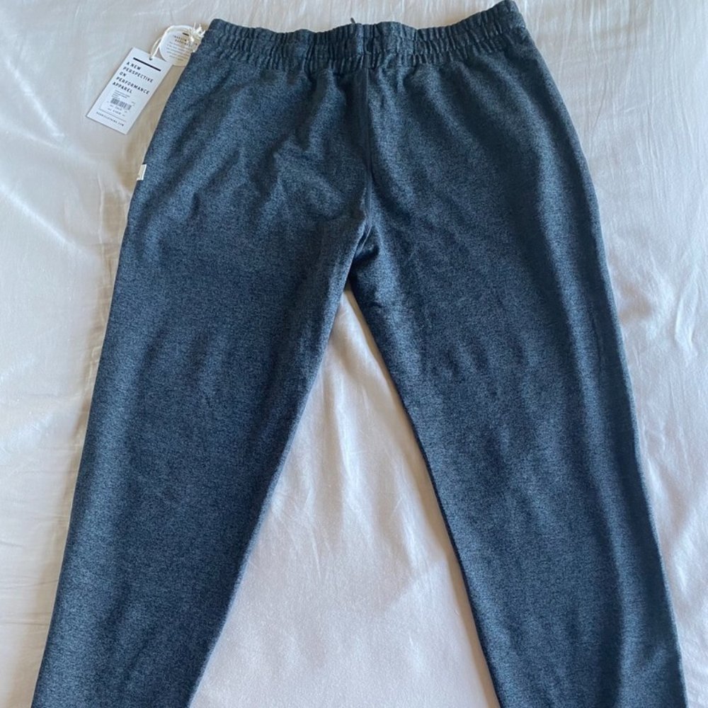 Vuori Performance Jogger women's size small